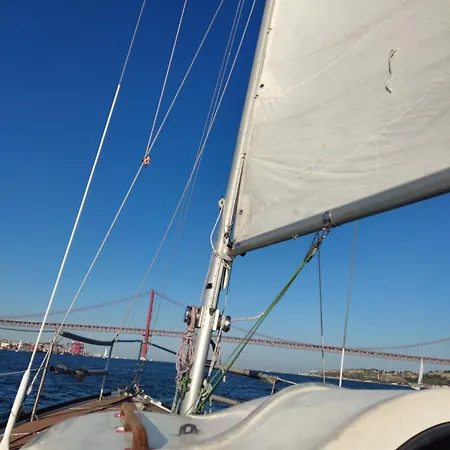 Fractal - Vintage Sailboat In Belem 船屋 Lisboa