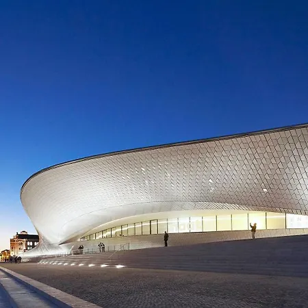 Fractal - Vintage Sailboat In Belem 船屋