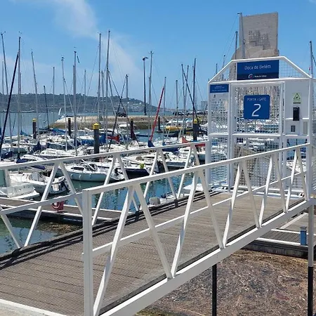 Fractal - Vintage Sailboat In Belem 船屋 Lisboa
