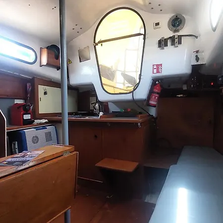 船屋 Fractal - Vintage Sailboat In Belem Lisboa