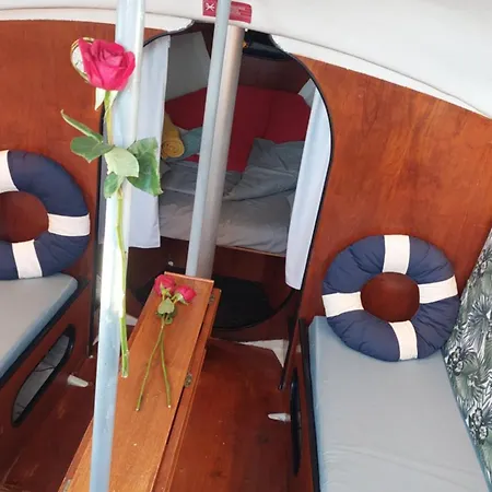 ספינת מלון Fractal - Vintage Sailboat In Belem ליסבון