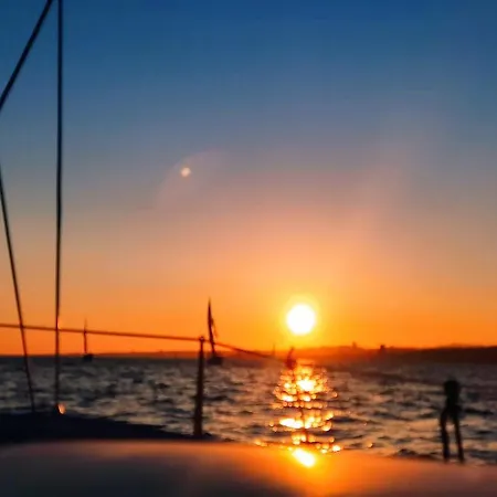Fractal - Vintage Sailboat In Belem ספינת מלון *